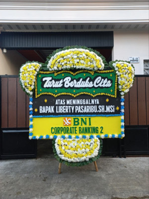 Papan Bunga Duka di Tembong