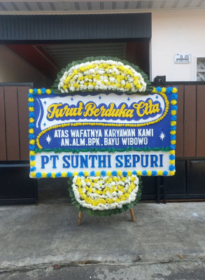 Papan Bunga Duka di Tembong