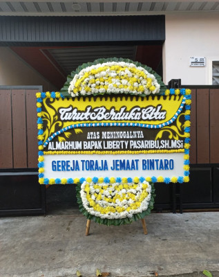 Papan Bunga Duka di Tembong
